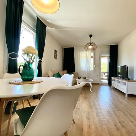 Kosutica Semesterbostad *